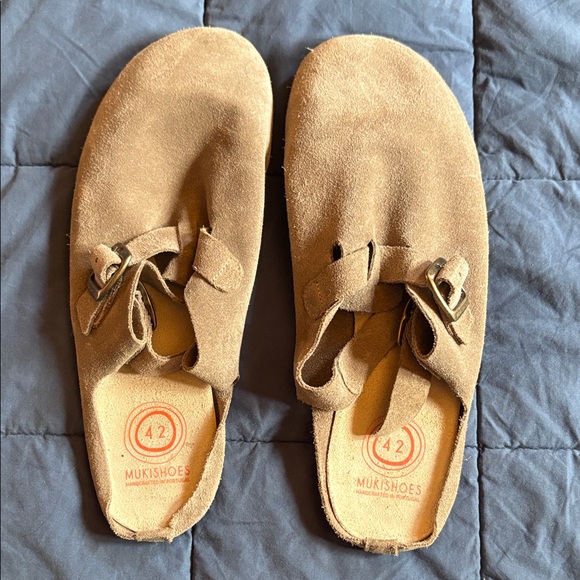 Mukishoes Soca Barefoot Suede Buckle Clogs - Picture 2 of 3